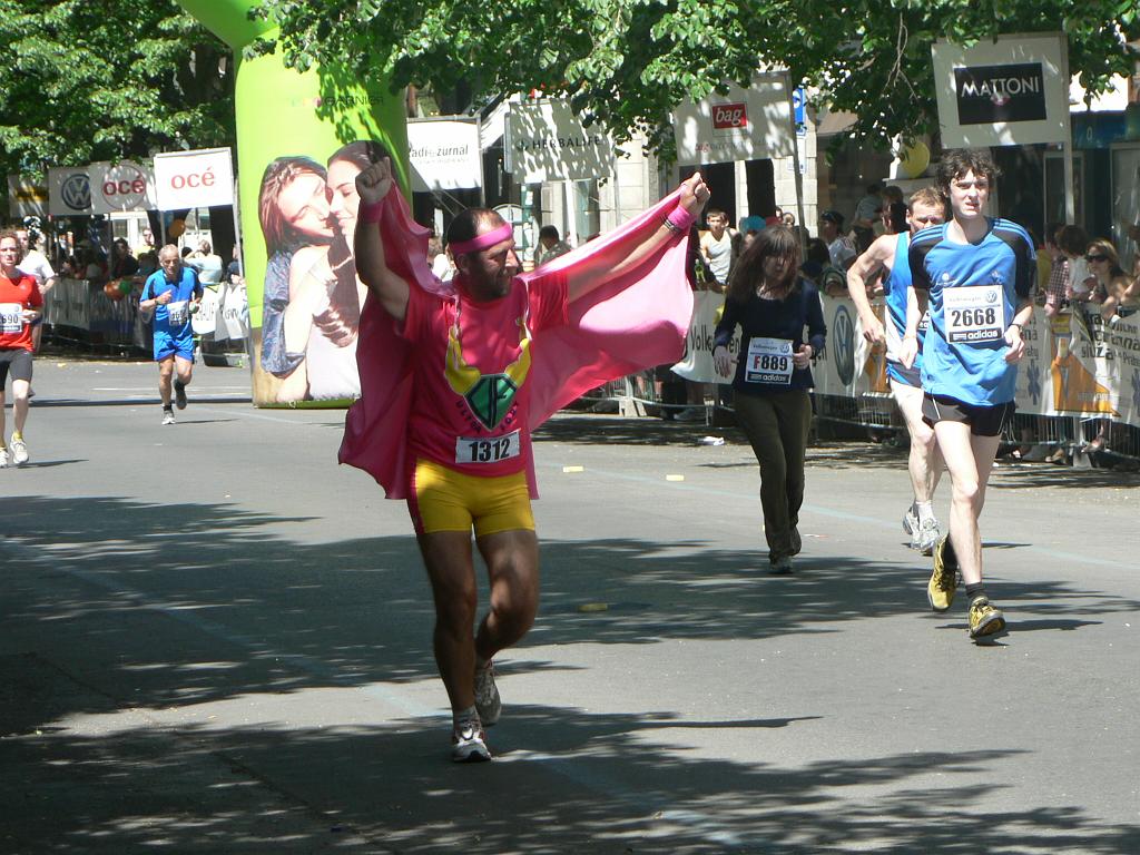 Maraton 08 113.jpg - růžová nebo lososová